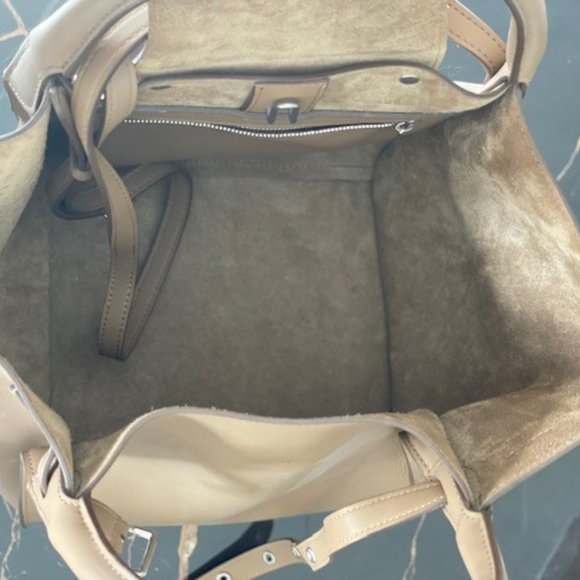 Celine - Picture 4 of 4